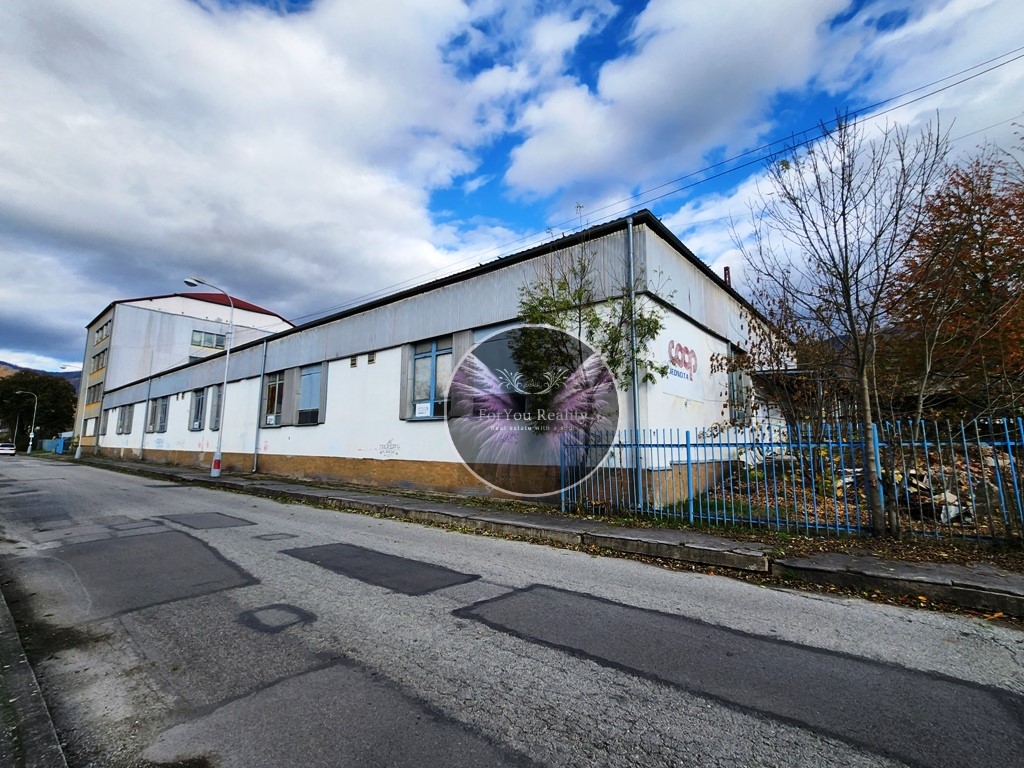 Zaujímavá investičná PRÍLEŽITOSŤ ! POLYFUNKČNÁ budova na predaj Vrútky